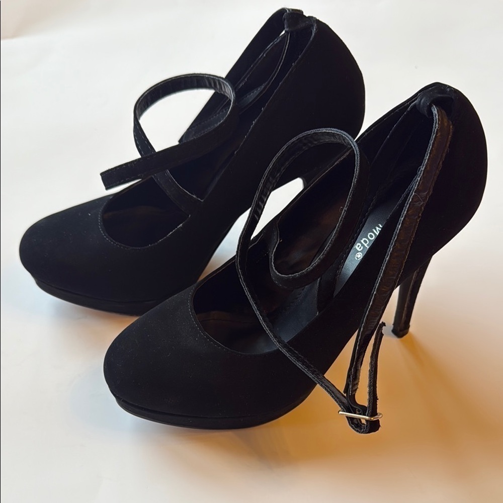 Top Moda Elegant Strappy Stiletto Black Heels size 8 1/2